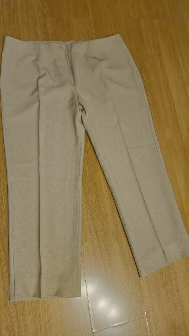 Pantalón sastrero color crudo de la marca Chatelet, talle 54. Ideal para un look elegante y cómodo.