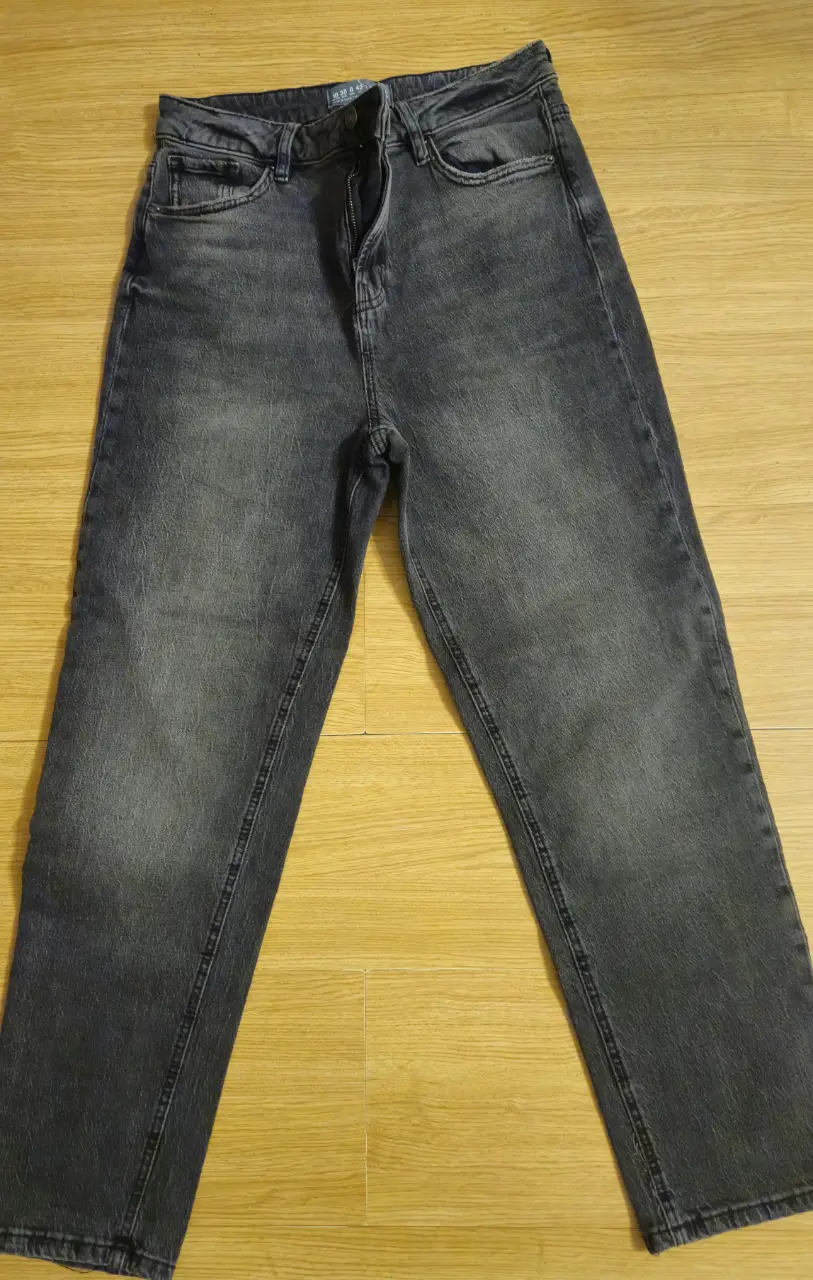 Jeans rectos de mujer, color gris oscuro, tiro alto. Marca Denim Co. Talle 10 UK/EUR/USA.