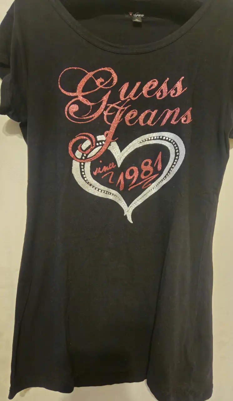 Remera GUESS - Vista 4