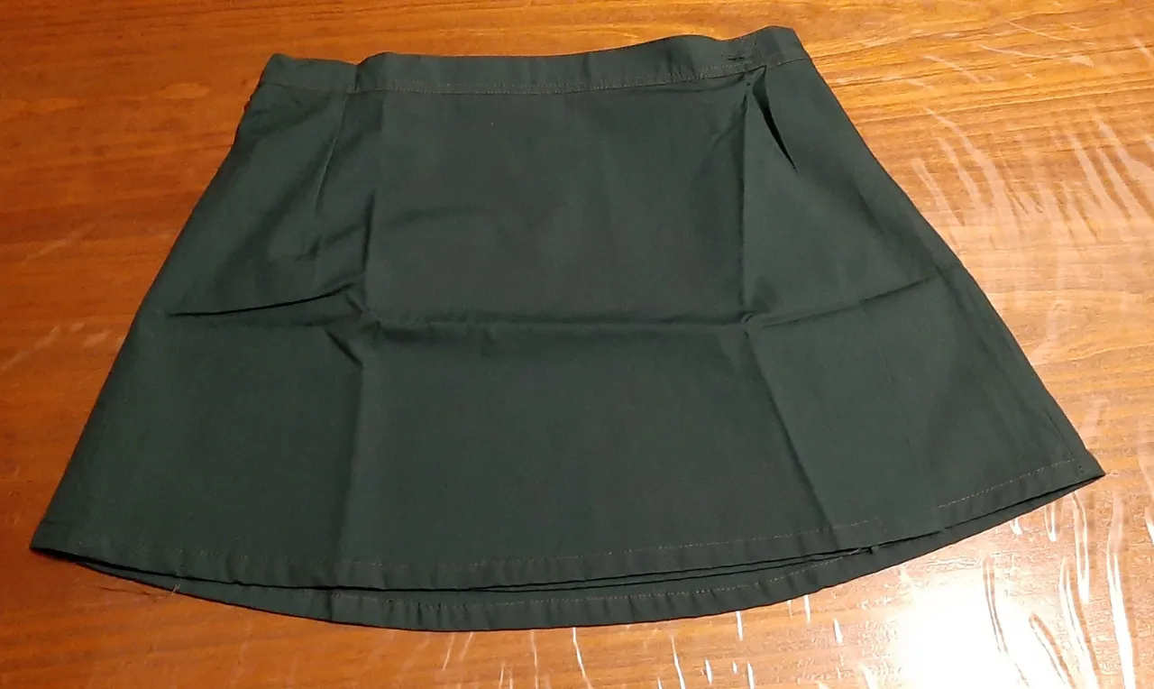 Pollera escolar gimnasia/hockey
Talle 10
Nueva, sin uso
Tipo libro (se cruza adelante), tiene dos botoncitos para cerrarla y ajustarla
Verde
Cintura (cerrada, de frente): 34 cm
Largo: 31 cmPollera escolar gimnasia/hockey
Talle 10
Nueva, sin uso
Tipo libro (se cruza adelante), tiene dos botoncitos para cerrarla y ajustarla
Verde
Cintura (cerrada, de frente): 34 cm
Largo: 31 cm