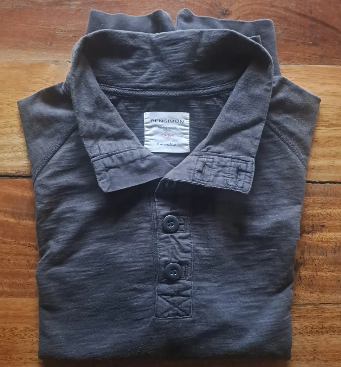 Buzo de hombre BENSIMON, de cuello redondo con botones, manga larga. Talle L. Ideal para un look casual y cómodo.