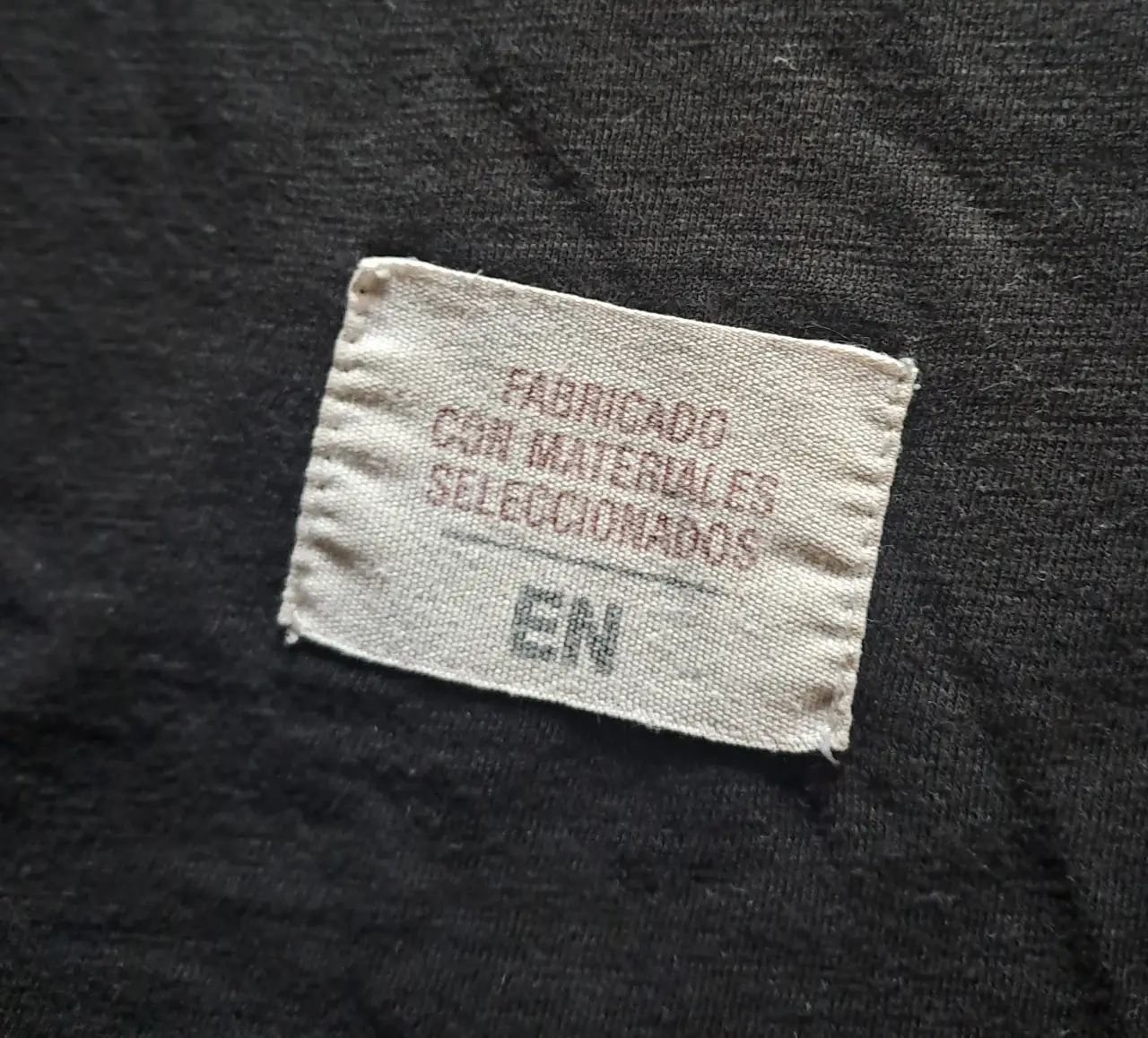 Remera Etiqueta Negra - Vista 3