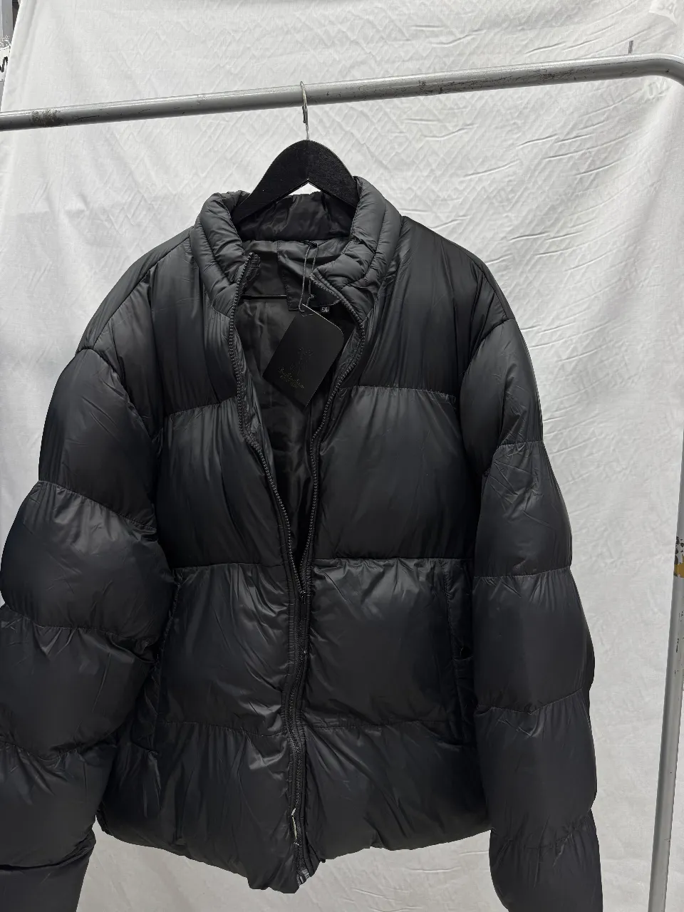 Campera puffer negra Buckingham Polo Club, talle 5XL. Ideal para el invierno, abrigada y con cierre.