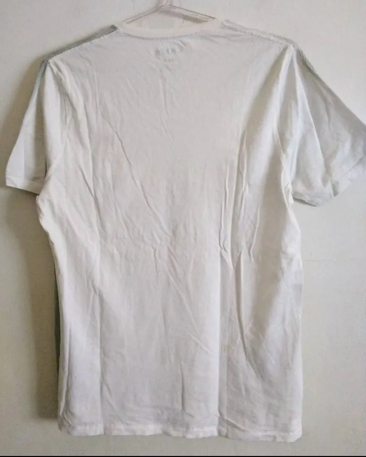 Remera DKNY - Vista 3