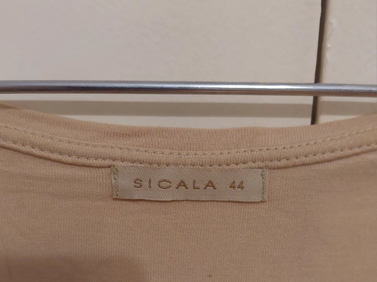 Remera Sicala - Vista 2