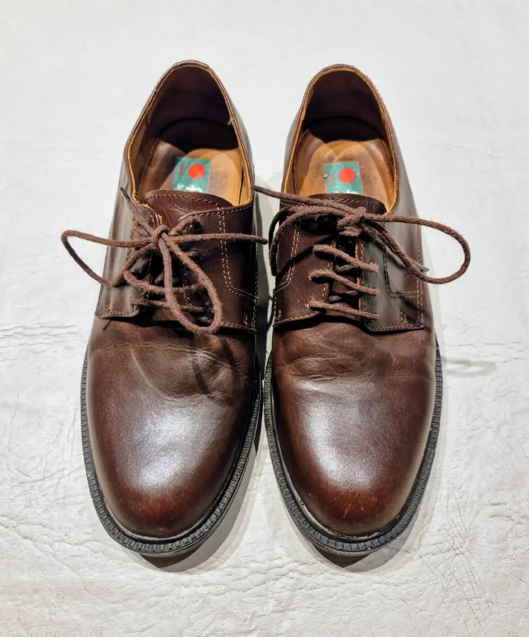 Zapatos abotinados de cuero marrón oscuro para hombre, estilo clásico con cordones. Ideales para un look formal o casual elegante. Marca Febo Super Comfort.