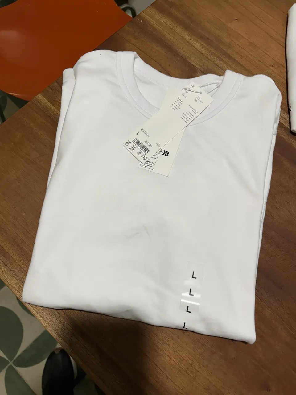 Remera Uniqlo - Vista 3