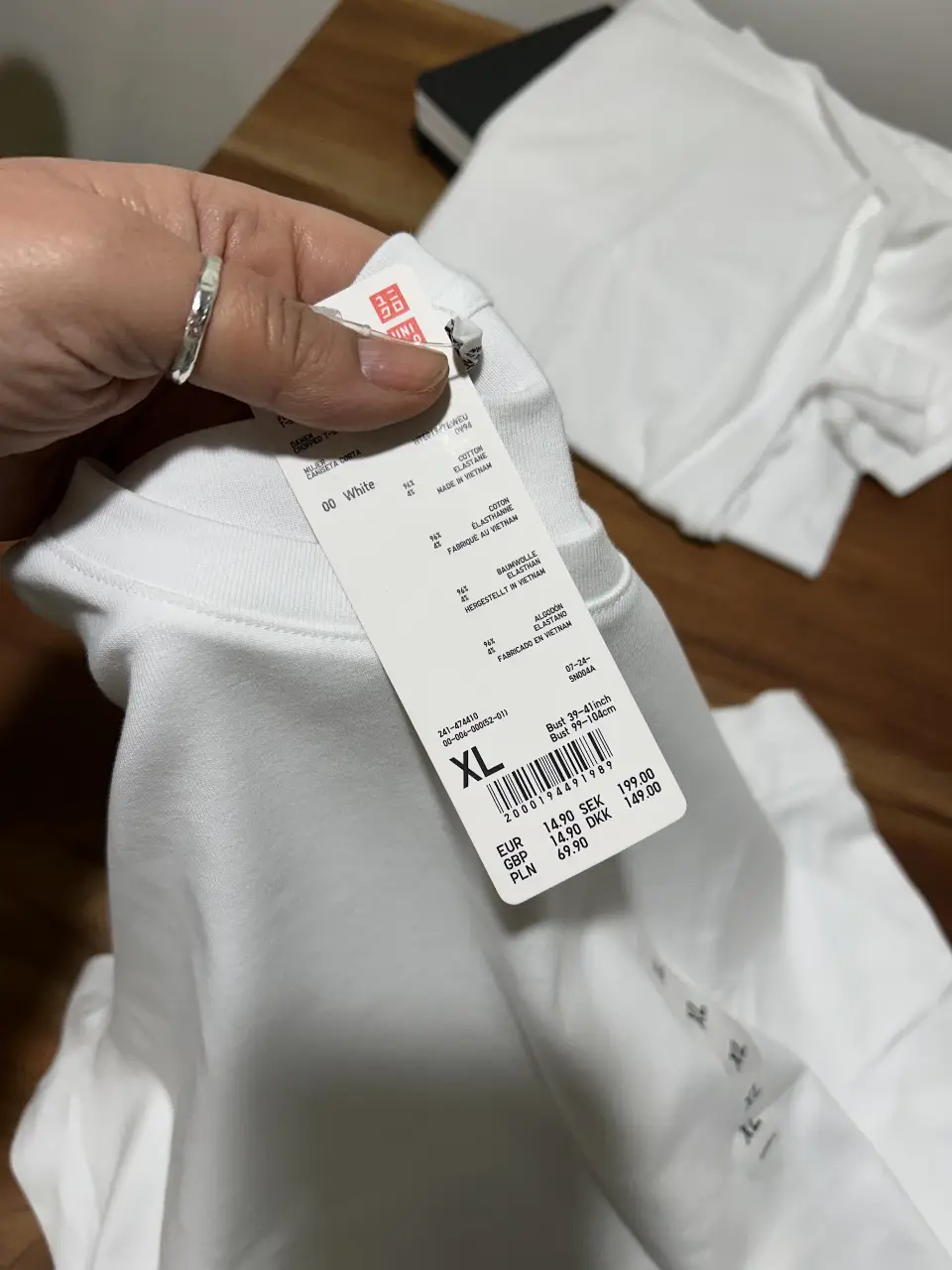 Remera Uniqlo - Vista 3