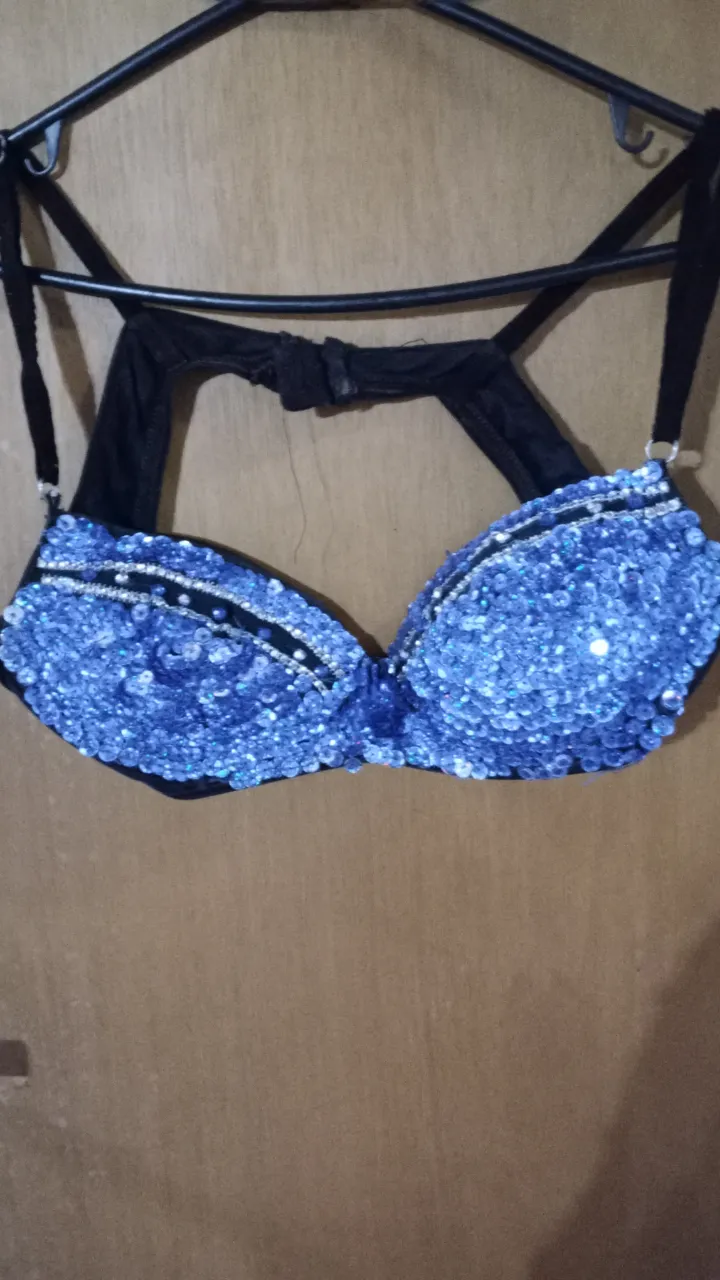 Corpiño Egresadas de fiesta azul con lentejuelas. Ideal para eventos especiales y looks de noche bordado en lentejuelas 