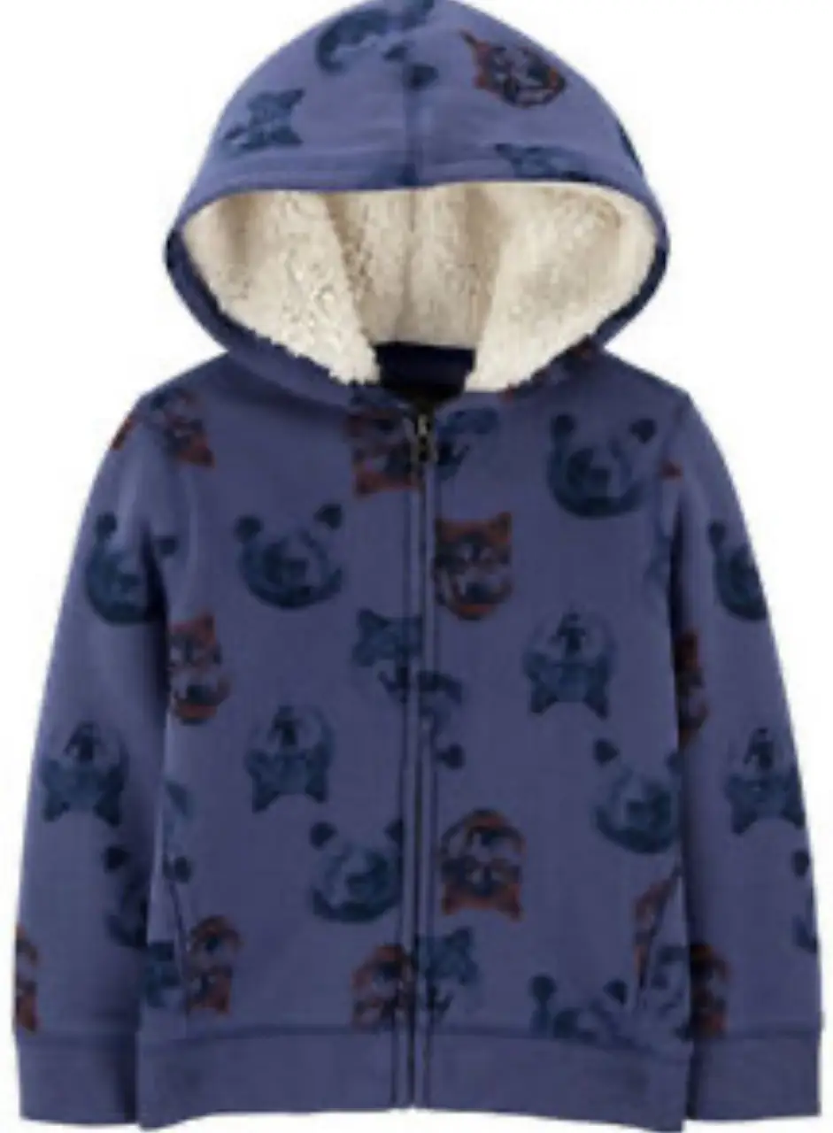 Buzo con cierre para niño, de color azul con estampado de animales. Posee capucha con interior de corderito y cierre frontal. Ideal para el invierno.