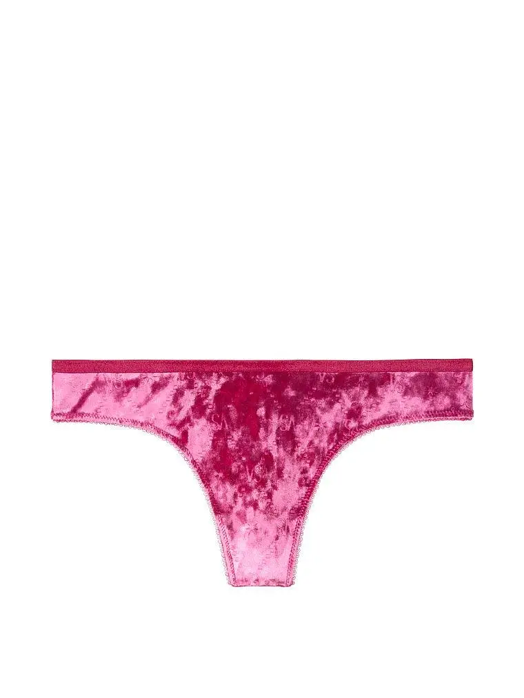 Bombacha de terciopelo rosa, ideal para un look sensual y cómodo. Perfecta para usar debajo de tu ropa favorita.