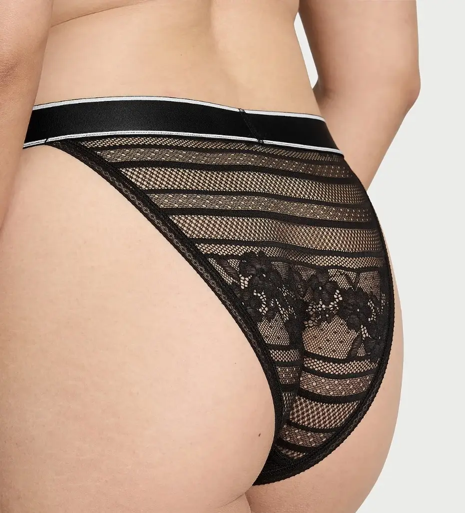 Bombacha de encaje con detalles de diseño floral. Ideal para un look sensual y cómodo.