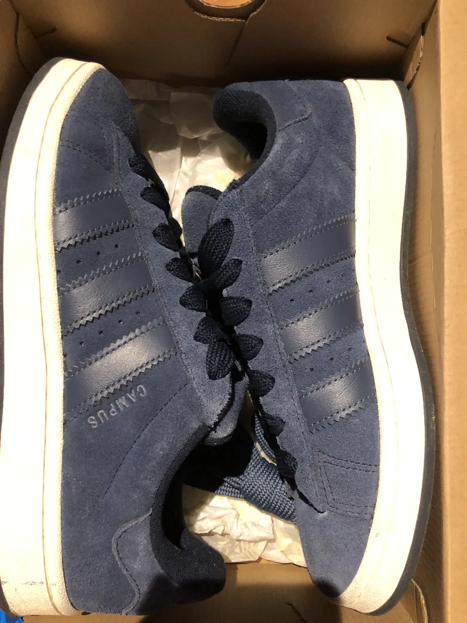 Zapatillas Adidas Campus 00s original,azules con detalles.
Uso 4/5 veces 
Talle 8,5/42