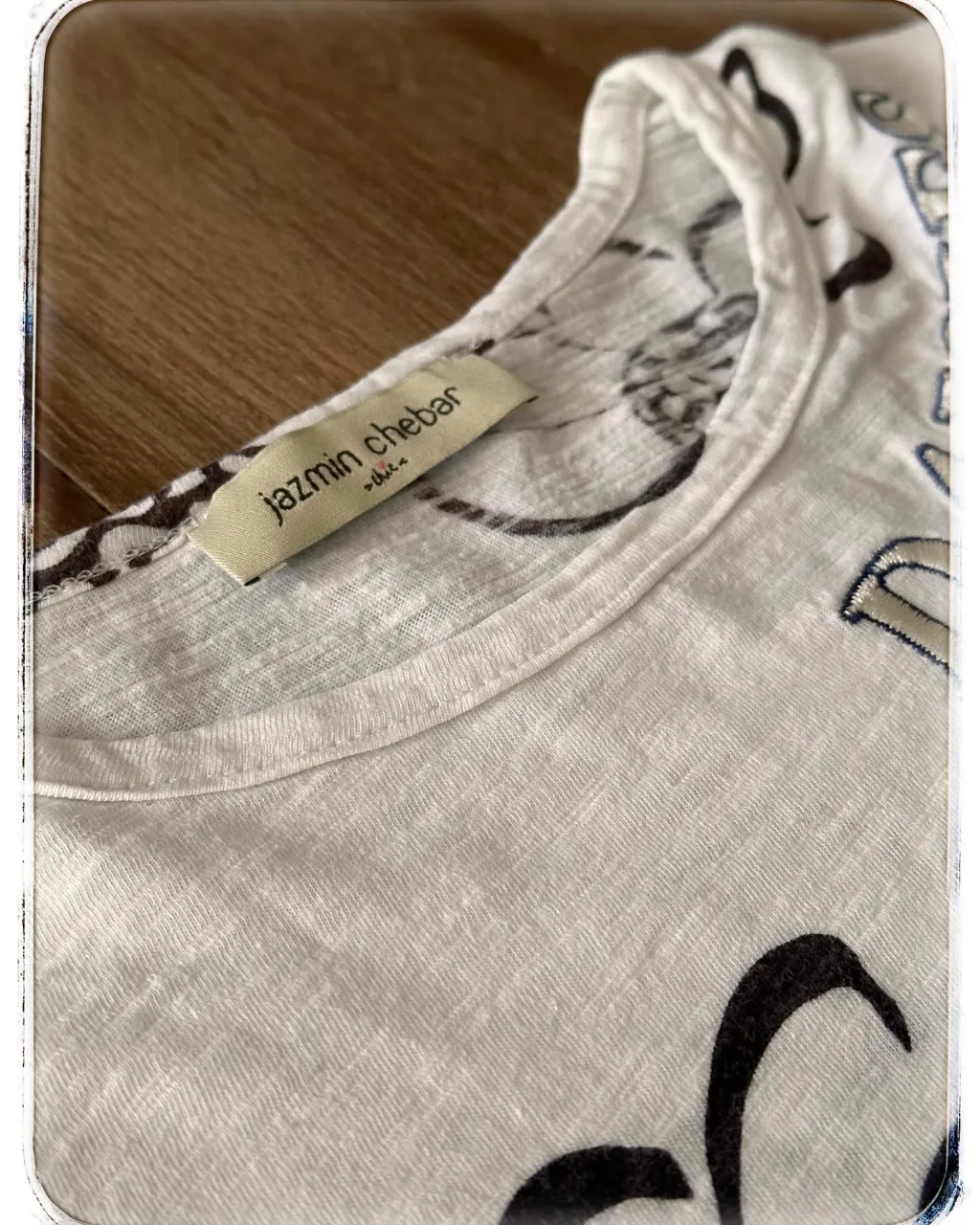 Remera Jazmín Chebar - Vista 2