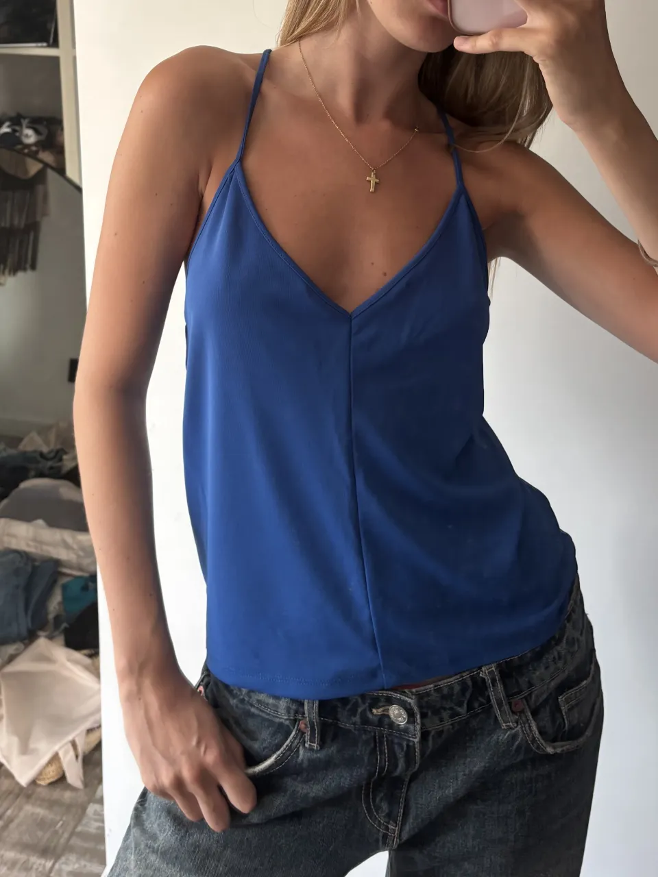 Remera blusa marca ZARA con espalda cruzada, tela liviana, color azul. Esta como nueva y es un talle S.