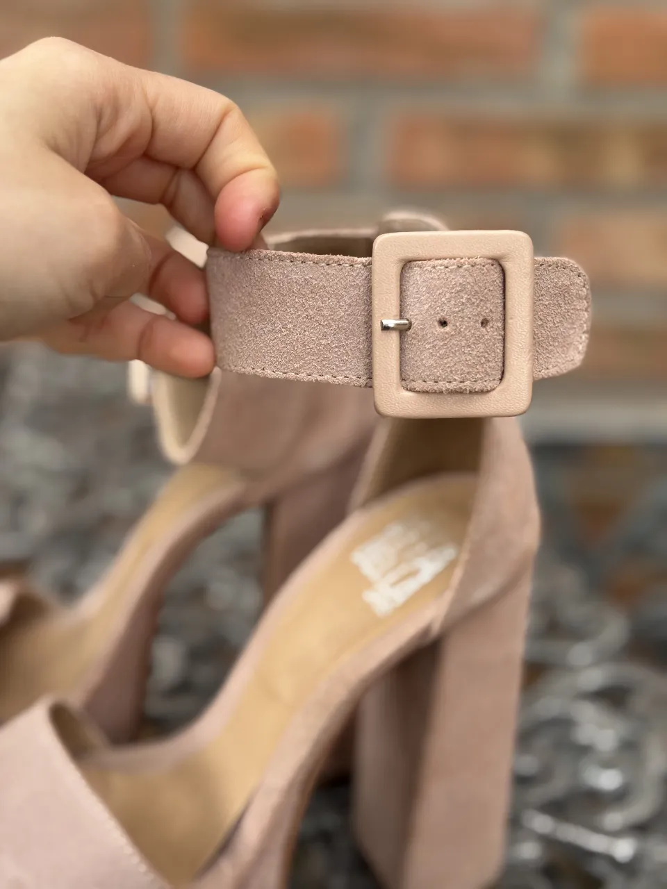 Sandalias de taco alto color rosa nude, con plataforma y pulsera en el tobillo. Marca Vita Bella Shoes. Talle 37. Solo 2 usos 