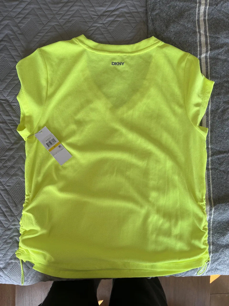 Remera DKNY - Vista 4