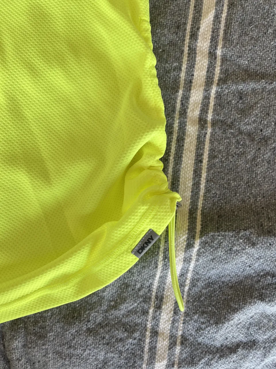 Remera DKNY - Vista 5