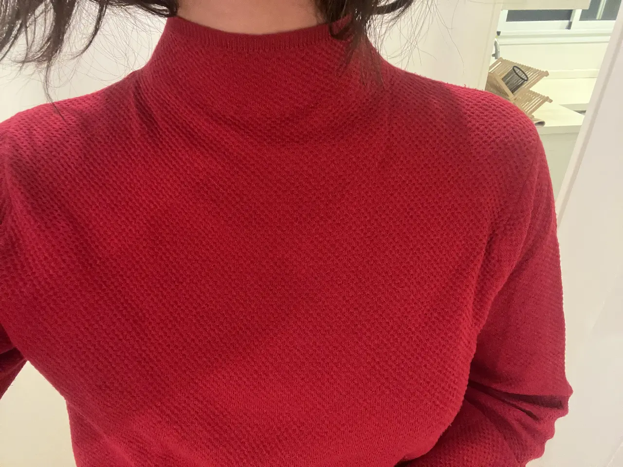 Sweater de cuello alto rojo de la marca MNG Basics, talle S. Ideal para un look casual y abrigado.