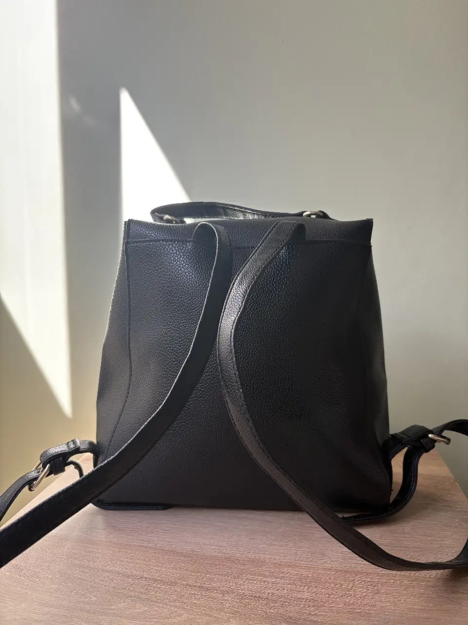 Mochila Tahari - Vista 2