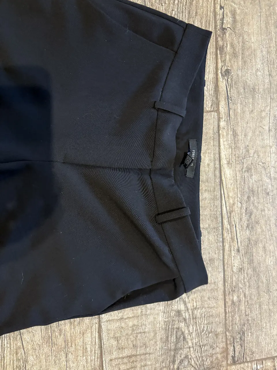 Pantalón sastrero negro de Forever 21, talle M. muy poco uso. es tiro medio/bajo