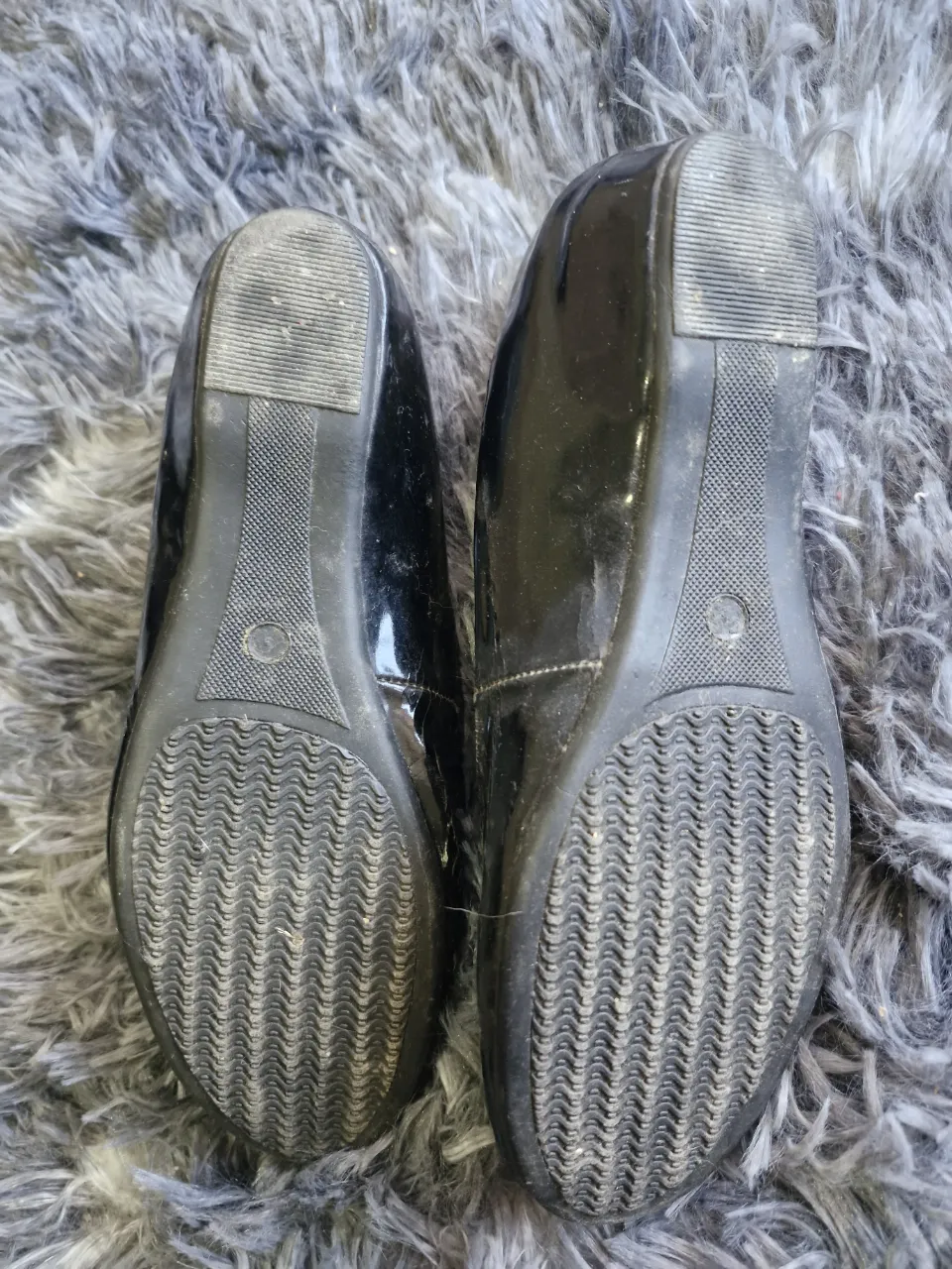 Ballerinas negras de charol, ideales para un look elegante y cómodo. Talle 36 ideal primera comunión, bautizos