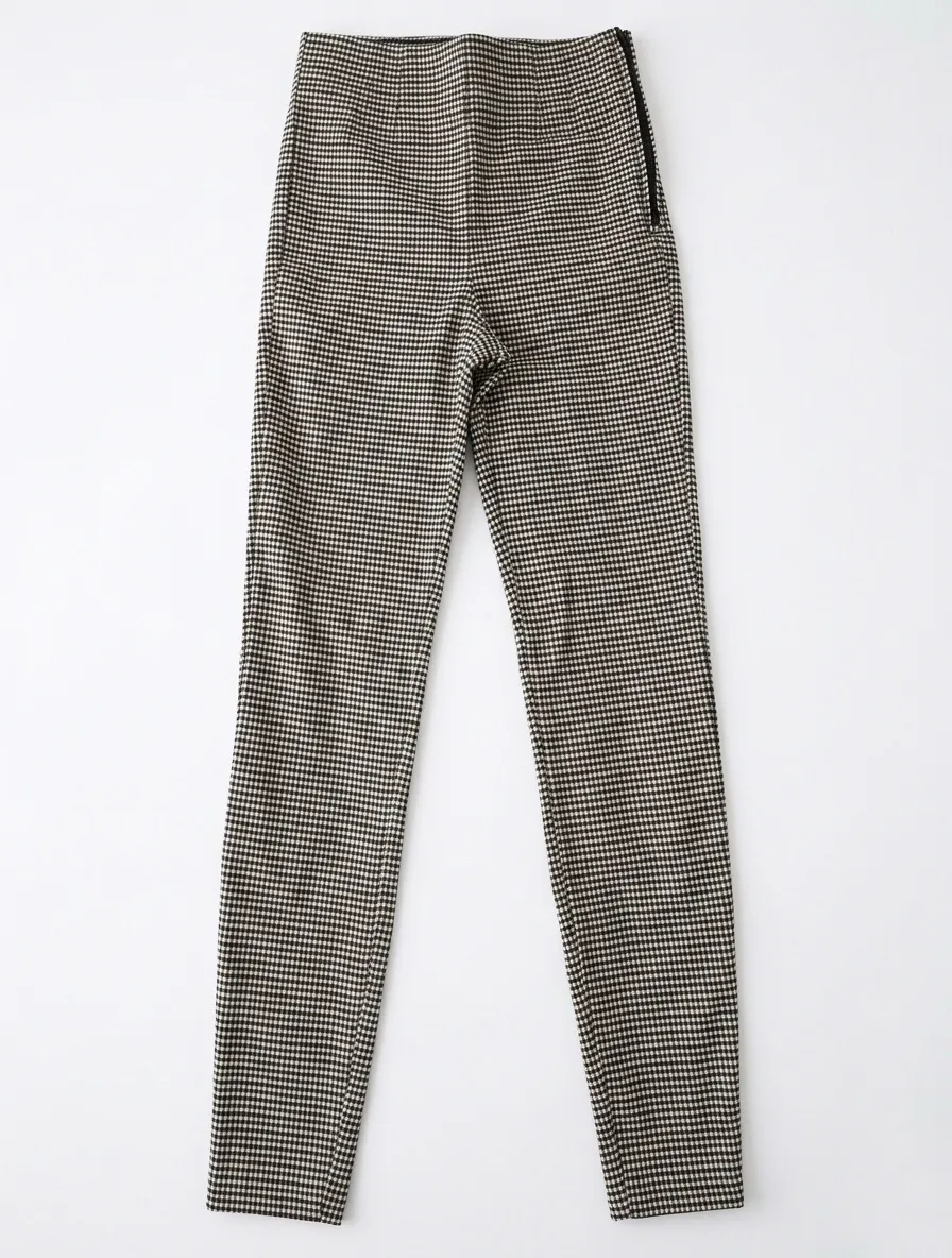 Pantalón de Zara, talle XS.
Estampado: Diseño de cuadros pequeños.
Legging ceñido con estructura recta.
Detalles de cierre lateral para acentuar  la silueta.