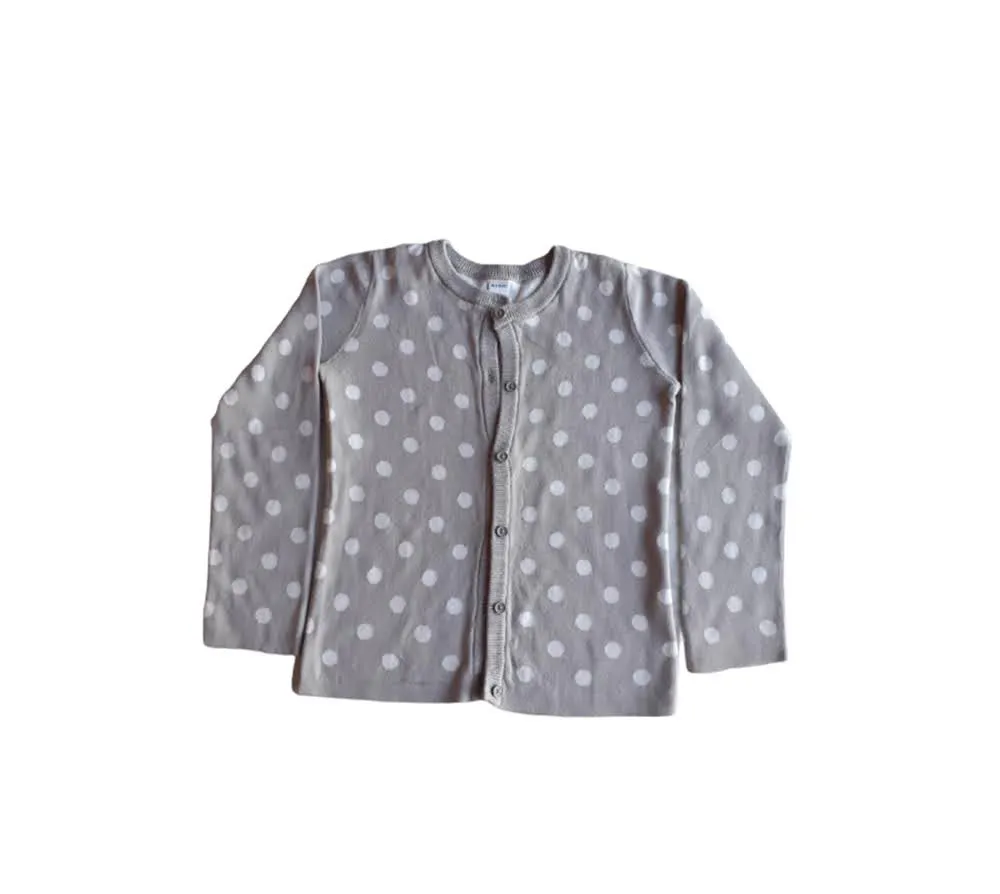 Cardigan de niña Old Navy gris con lunares blancos. Talle 5T/5A/5A. Ideal para un look casual y cómodo.