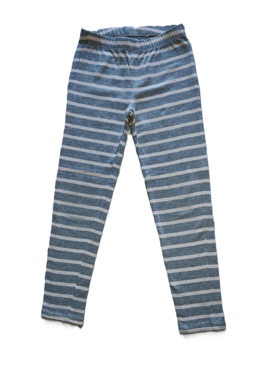 Calzas de niña a rayas , de la marca GapKids. Talle S (6-7). Ideal para un look casual y cómodo.
