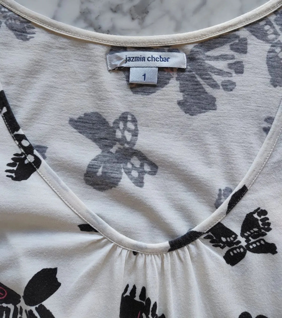 Remera Jazmín Chebar - Vista 4