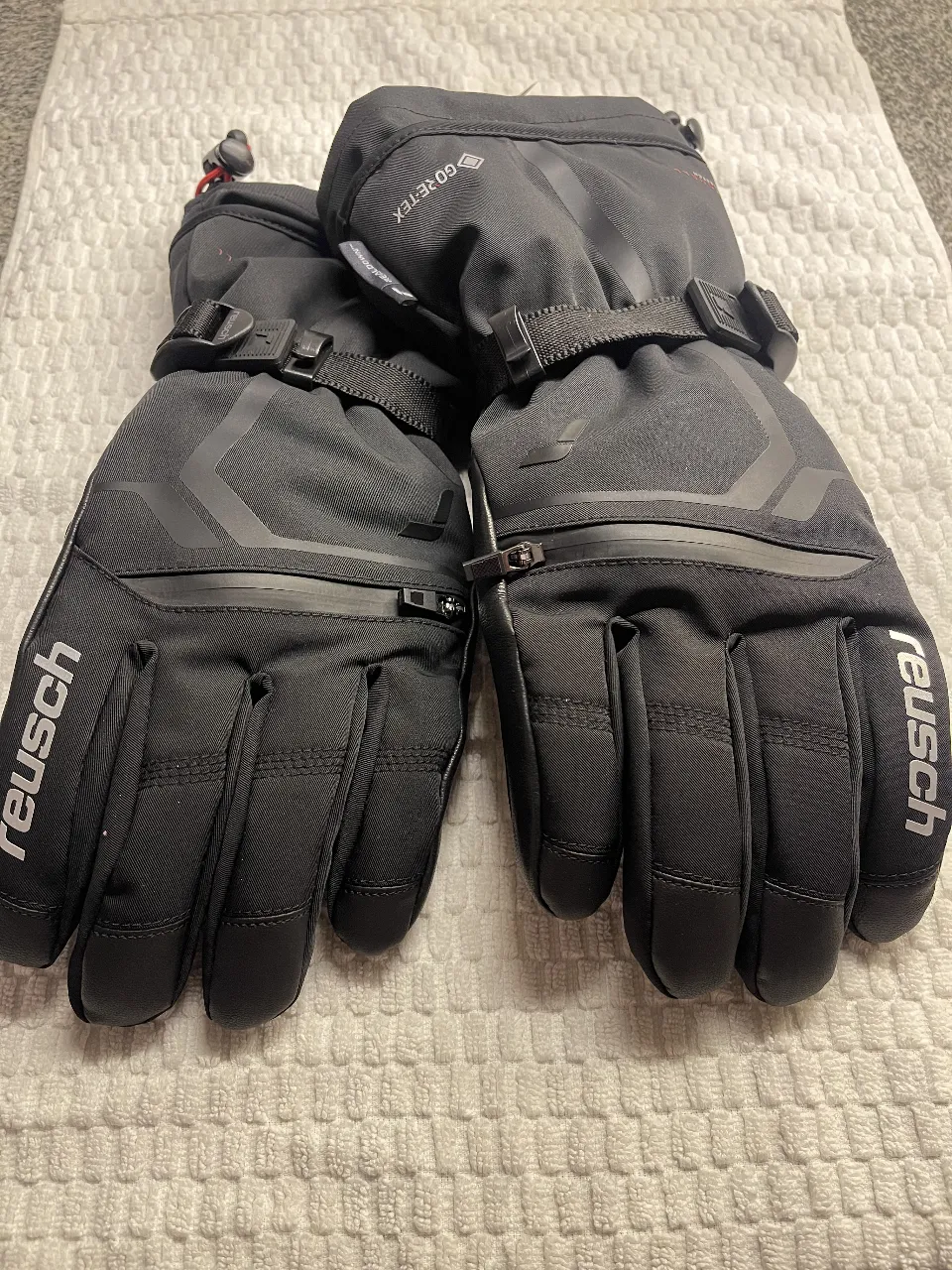 Guantes de esquí Reusch Down Spirit GTX para hombre, color negro, con tecnología Gore-Tex y relleno de plumón. Ideales para condiciones de frío extremo y actividades en la nieve. Talle M.