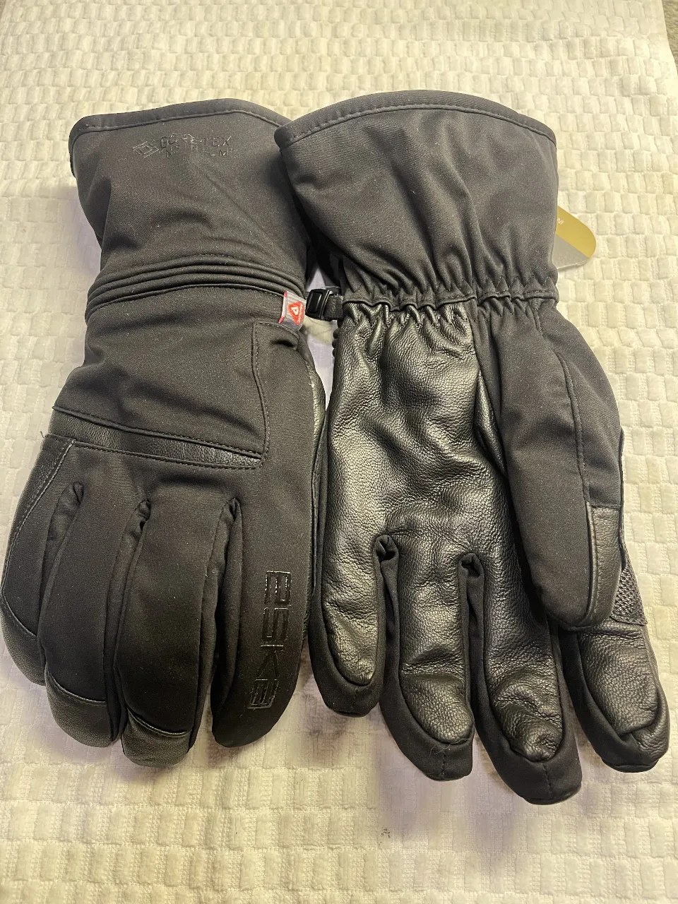 Guantes de invierno para hombre, color negro, con tecnología Gore-Tex Infinium y Primaloft. Ideales para actividades al aire libre y deportes de invierno.