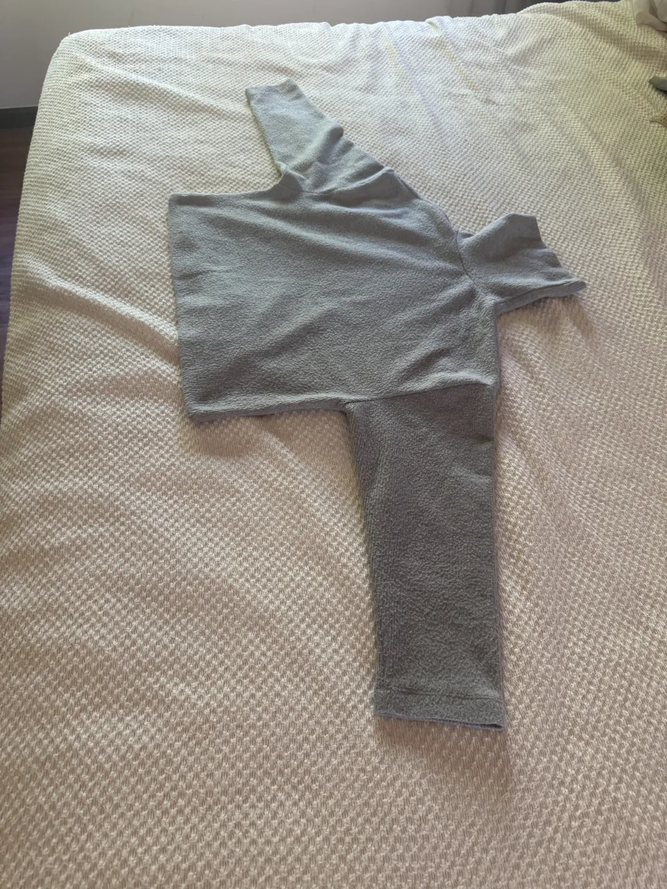 Remera A ≠ - Vista 3