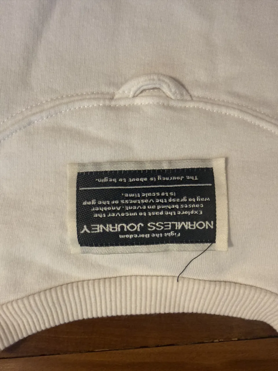 Buzo A ≠ - Vista 4