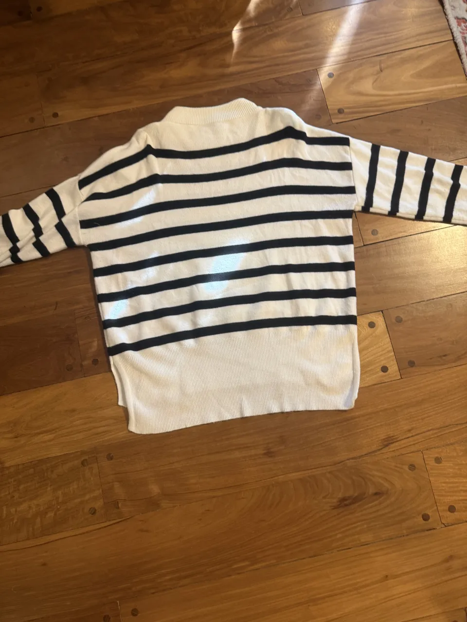 Sweater A ≠ - Vista 4