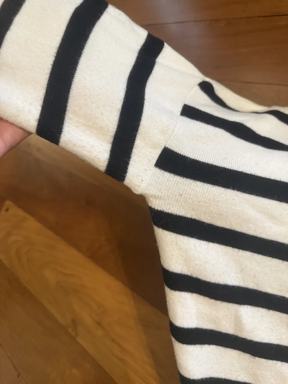 Sweater A ≠ - Vista 3