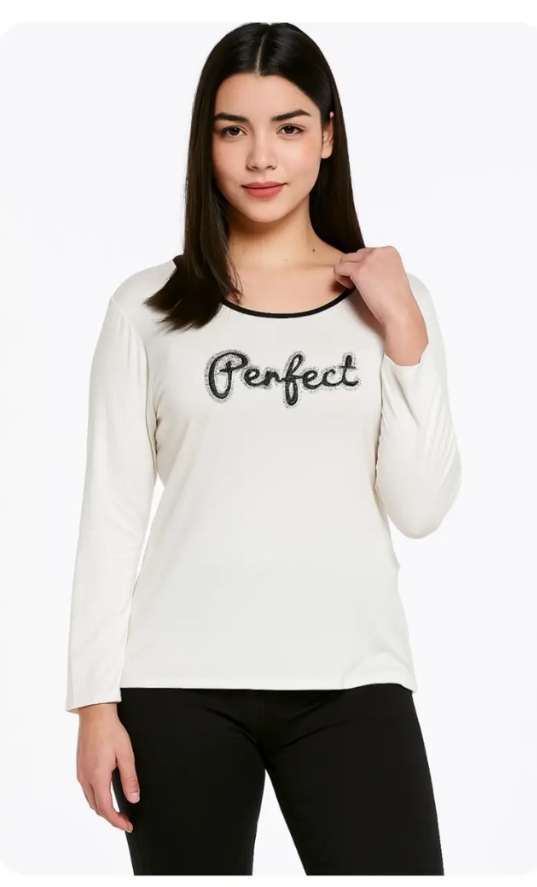 Blusa blanca con bordado "Perfect" en lentejuelas. Talle M, nueva sin etiqueta.
