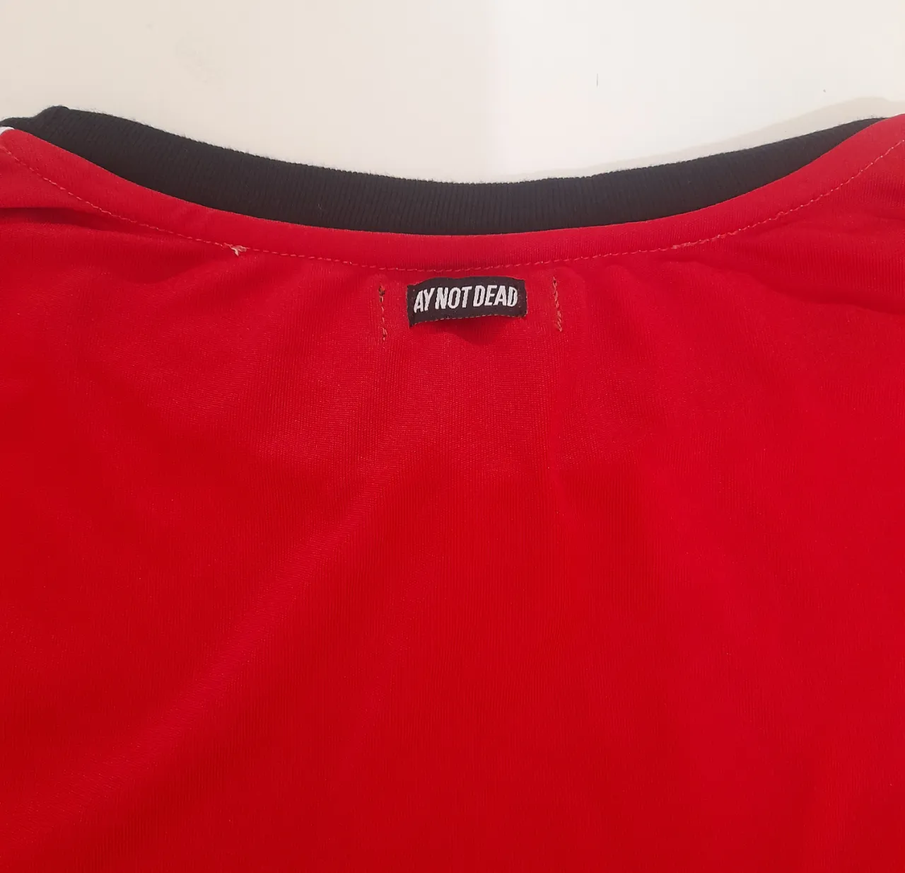 Remera Ay Not Dead - Vista 4