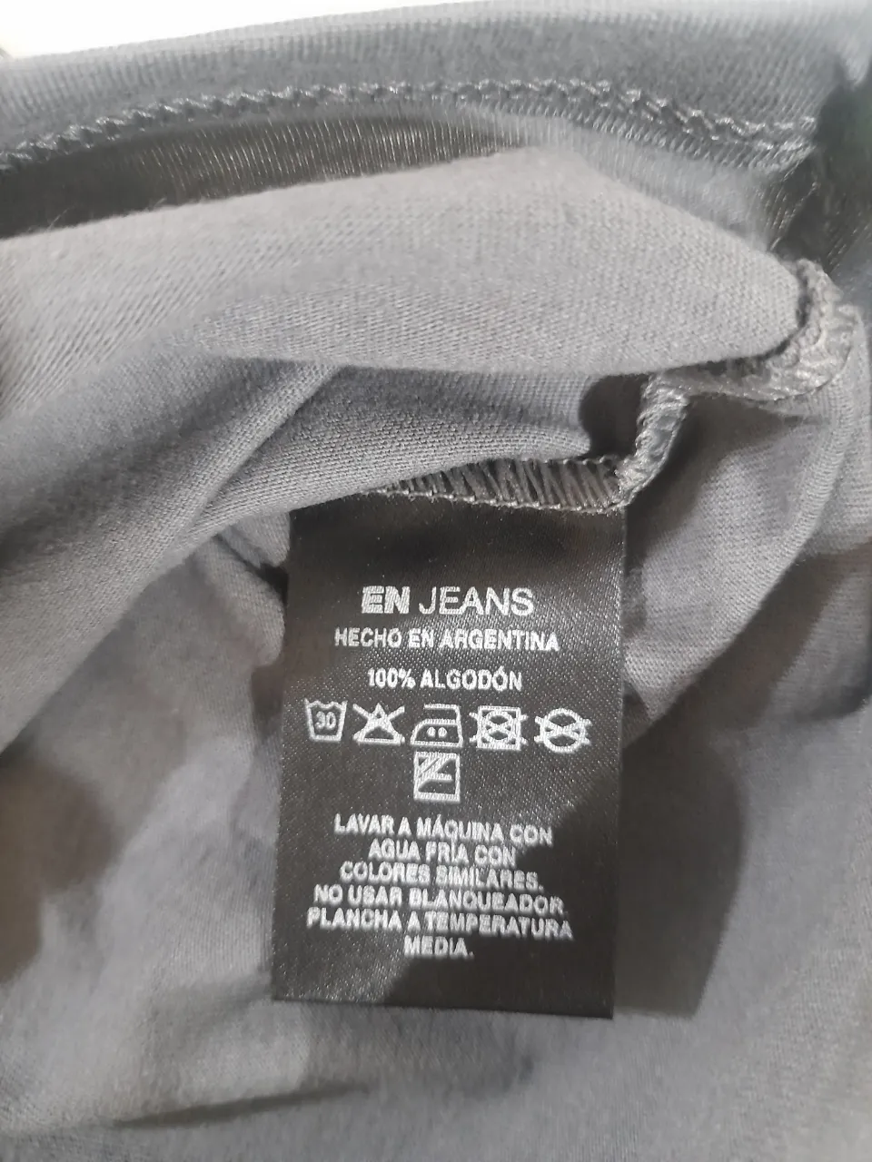 Remera Etiqueta Negra - Vista 3