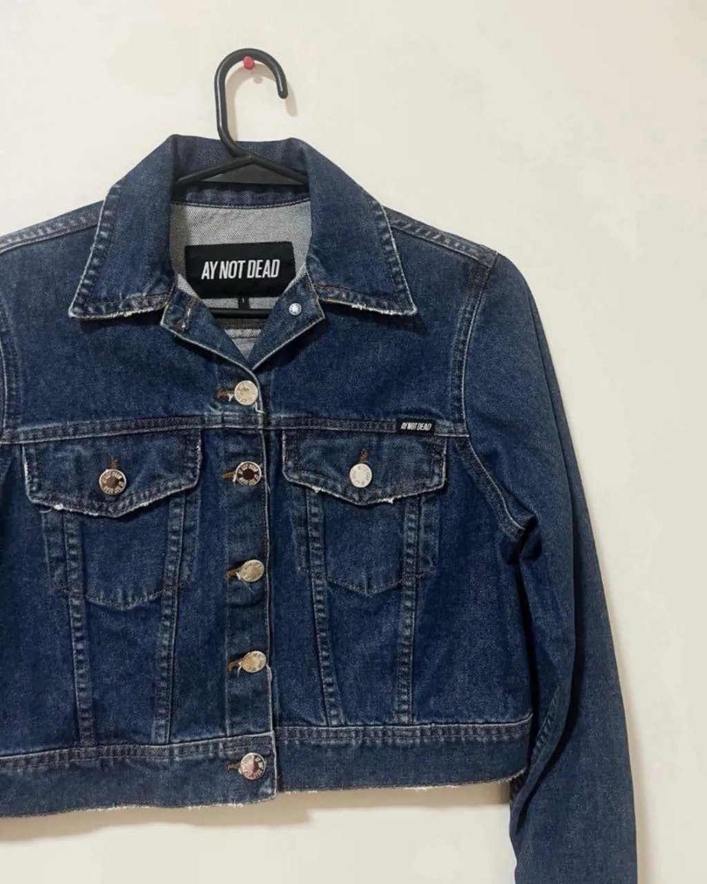 Campera Ay Not Dead - Vista 2