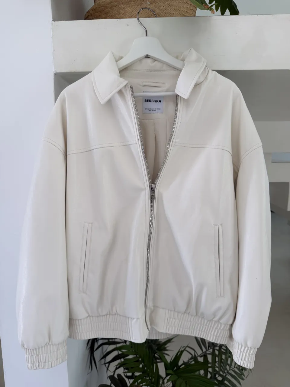 Campera Bershka - Vista 3