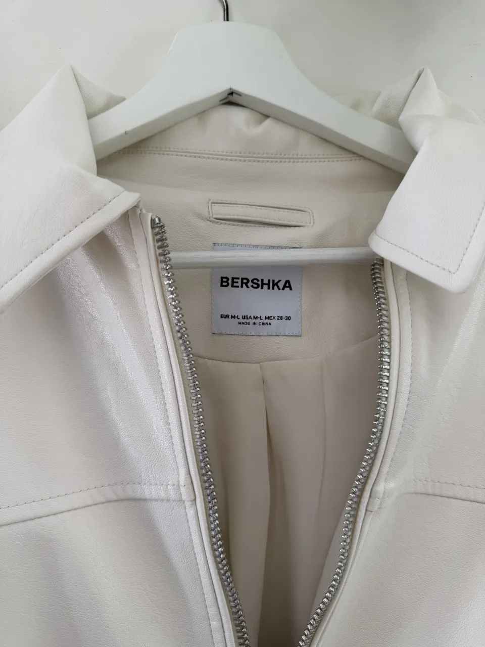 Campera Bershka - Vista 4