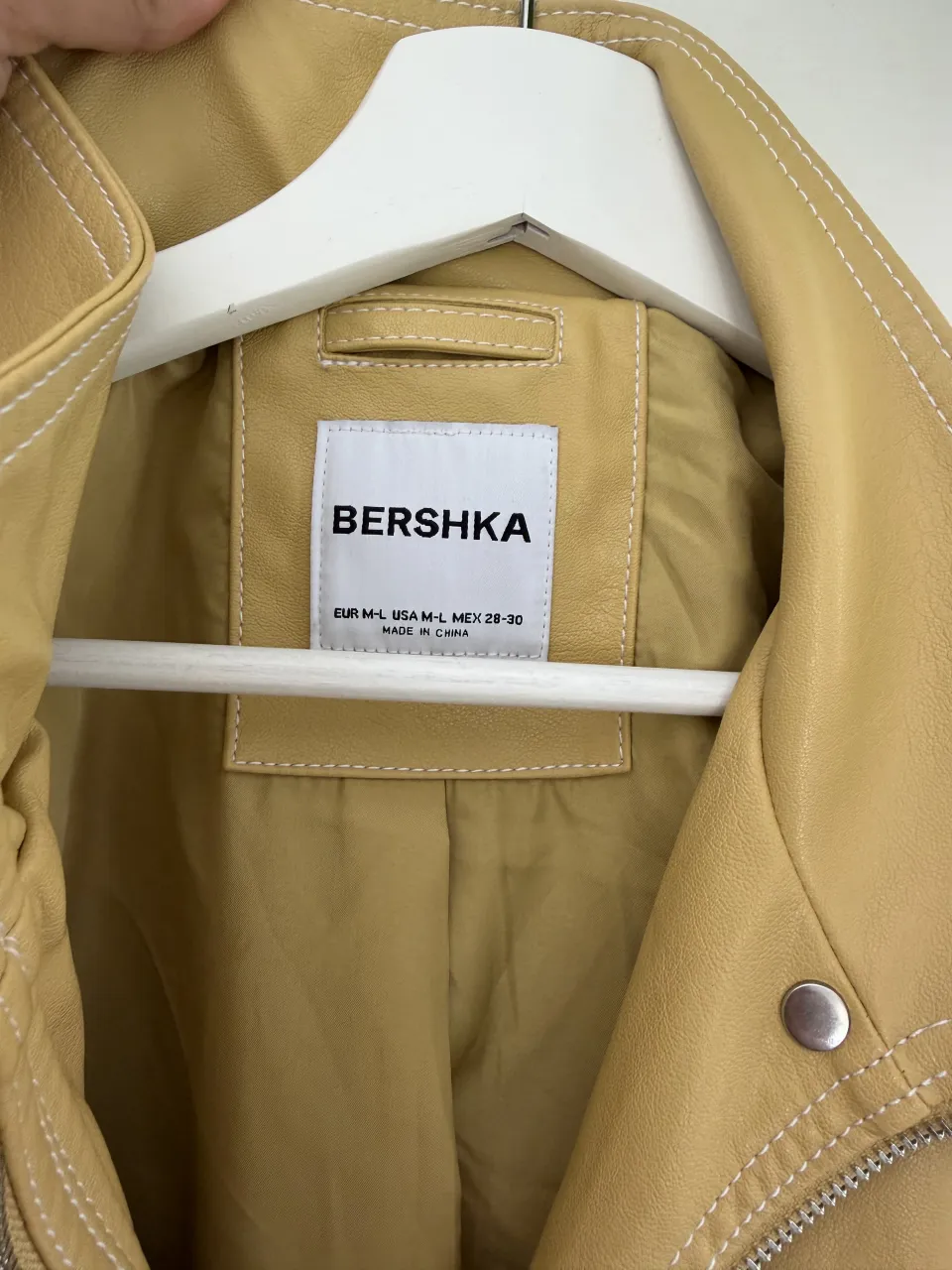 Campera Bershka - Vista 3