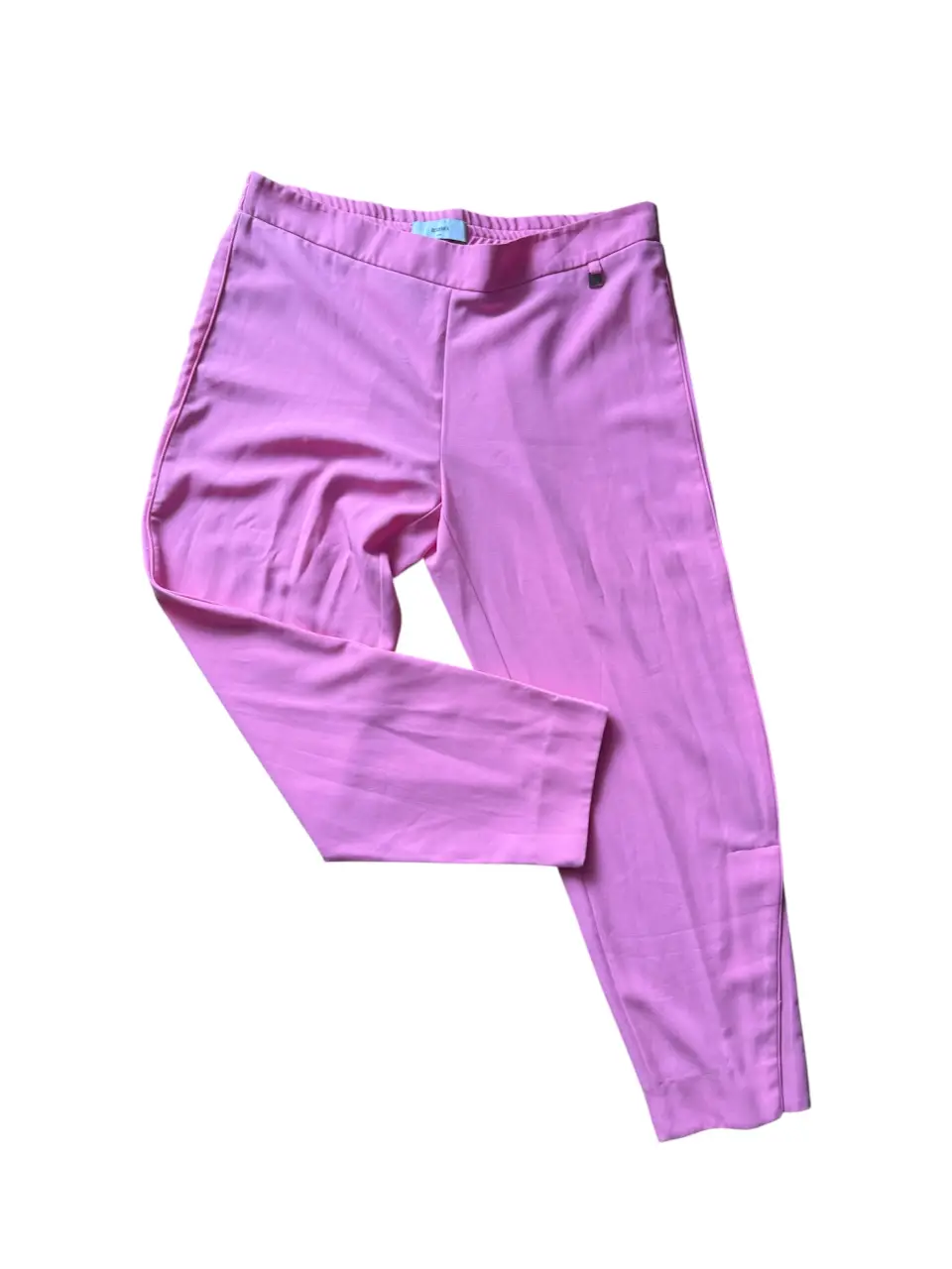Pantalón sastrero rosa de la marca Desiderata, talle 44/4. Ideal para un look elegante y moderno.