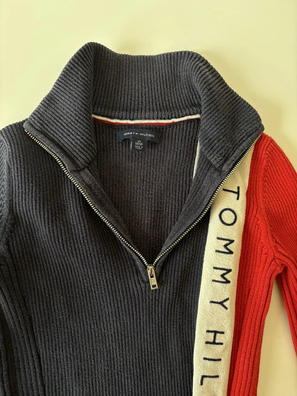 Polera Tommy Hilfiger - Vista 2