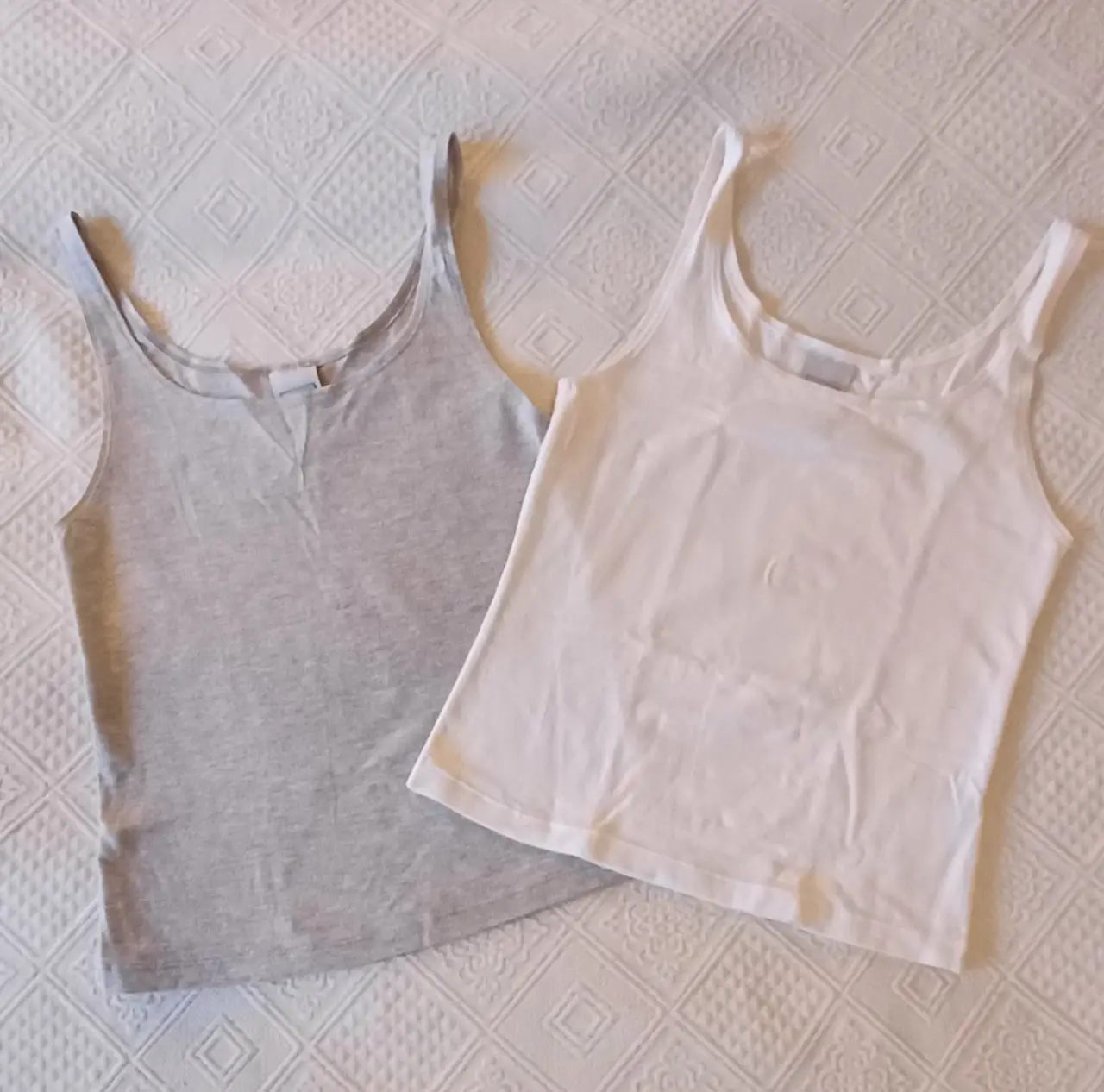 Musculosas de algodón, el precio es por las dos! etiqueta dice 2 pero es small