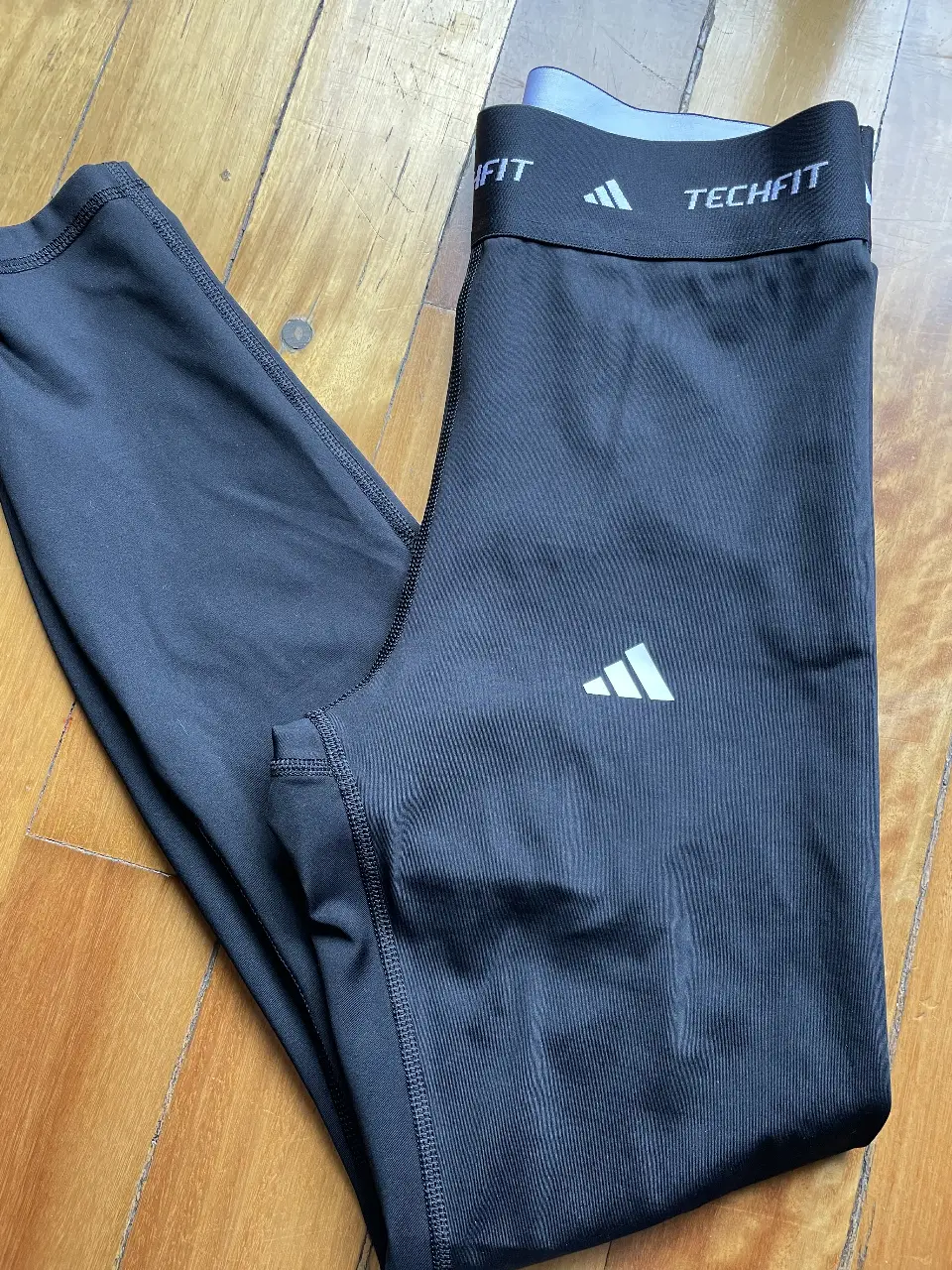 Calzas deportivas Adidas Techfit negras, talle S. Ideales para entrenamientos y actividades físicas. 1 uso