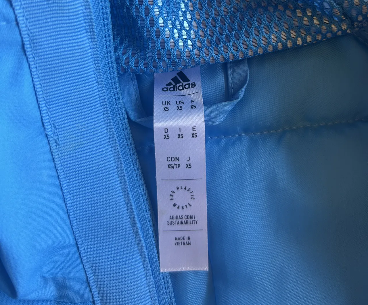 Campera adidas - Vista 2