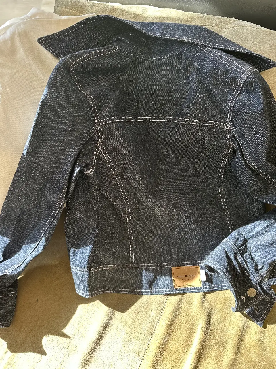 Campera AKABARA - Vista 2