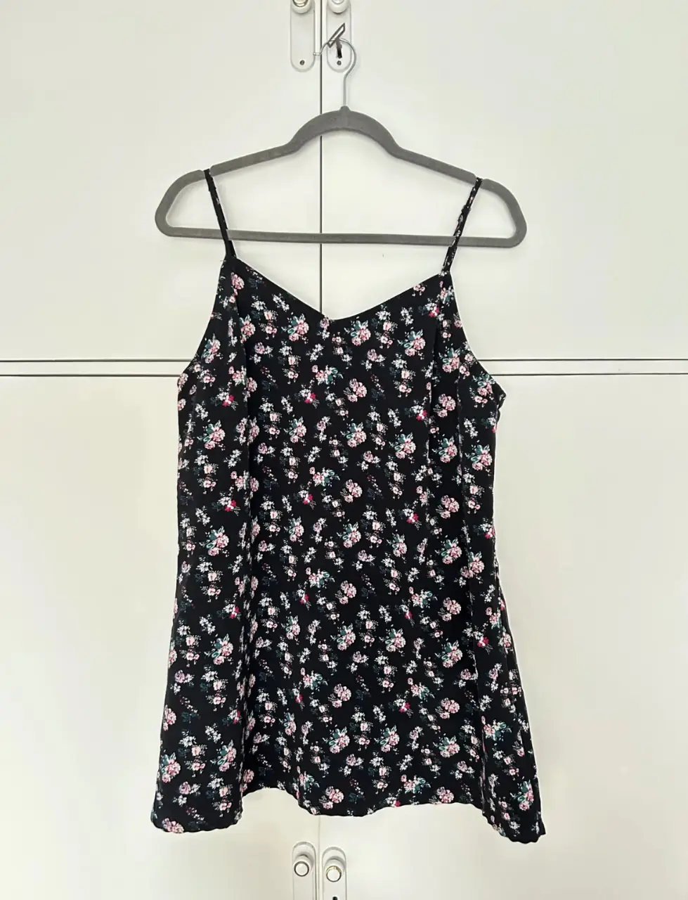  Largo total: 67 cm - sisa: 48 cm. las tiras son regulables. se puede usar con remera (no está incluida) es solo a modo ilustrativo. 